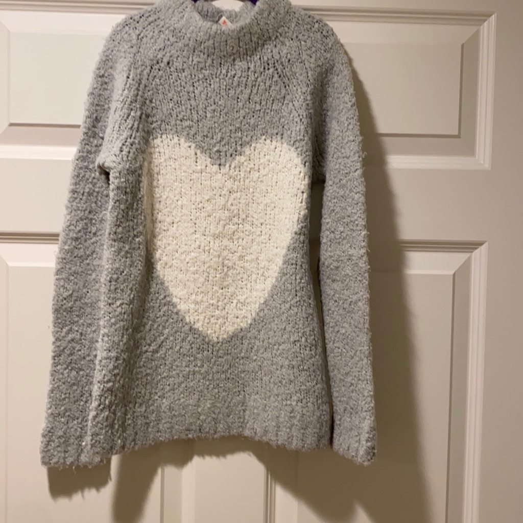 Jcrew Crewcuts Heart Sweater ~ Perfect For The Cold Weather
